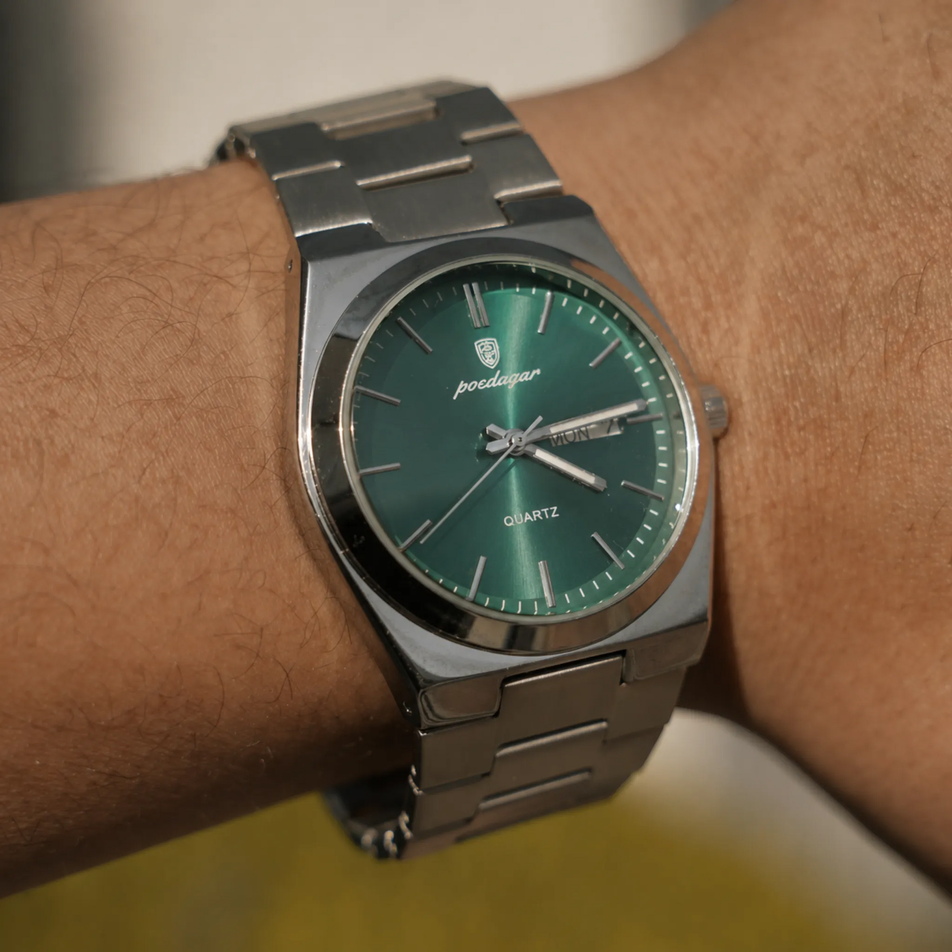 Poedagar Oak Men’s Watch – Luxury Stainless Steel Quartz Timepiece